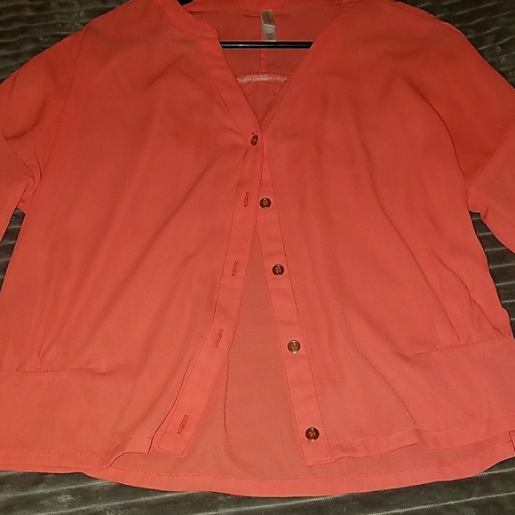 Button down - Picture 2 of 4